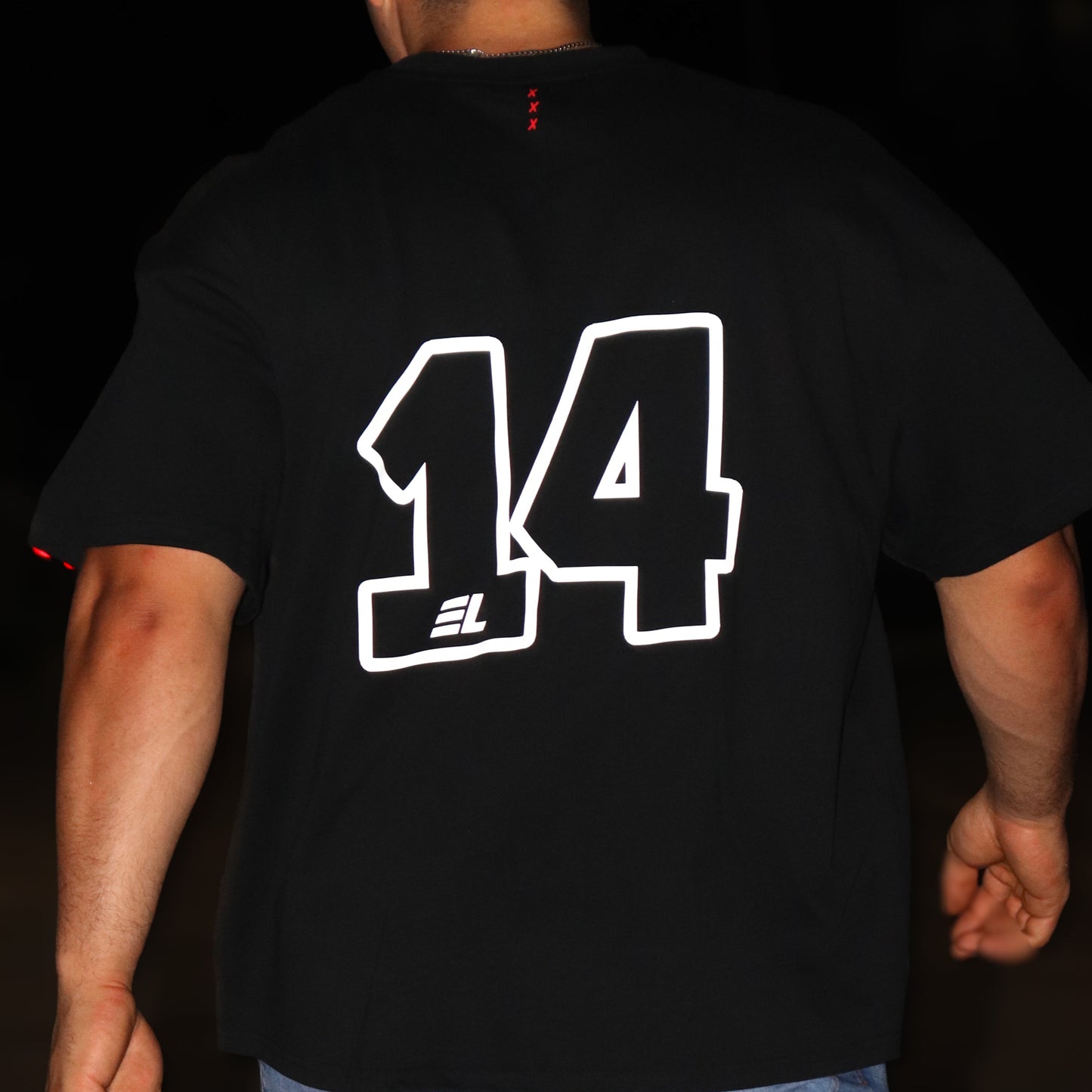 AMSTERDAM LIFTING FIT TEE — Black